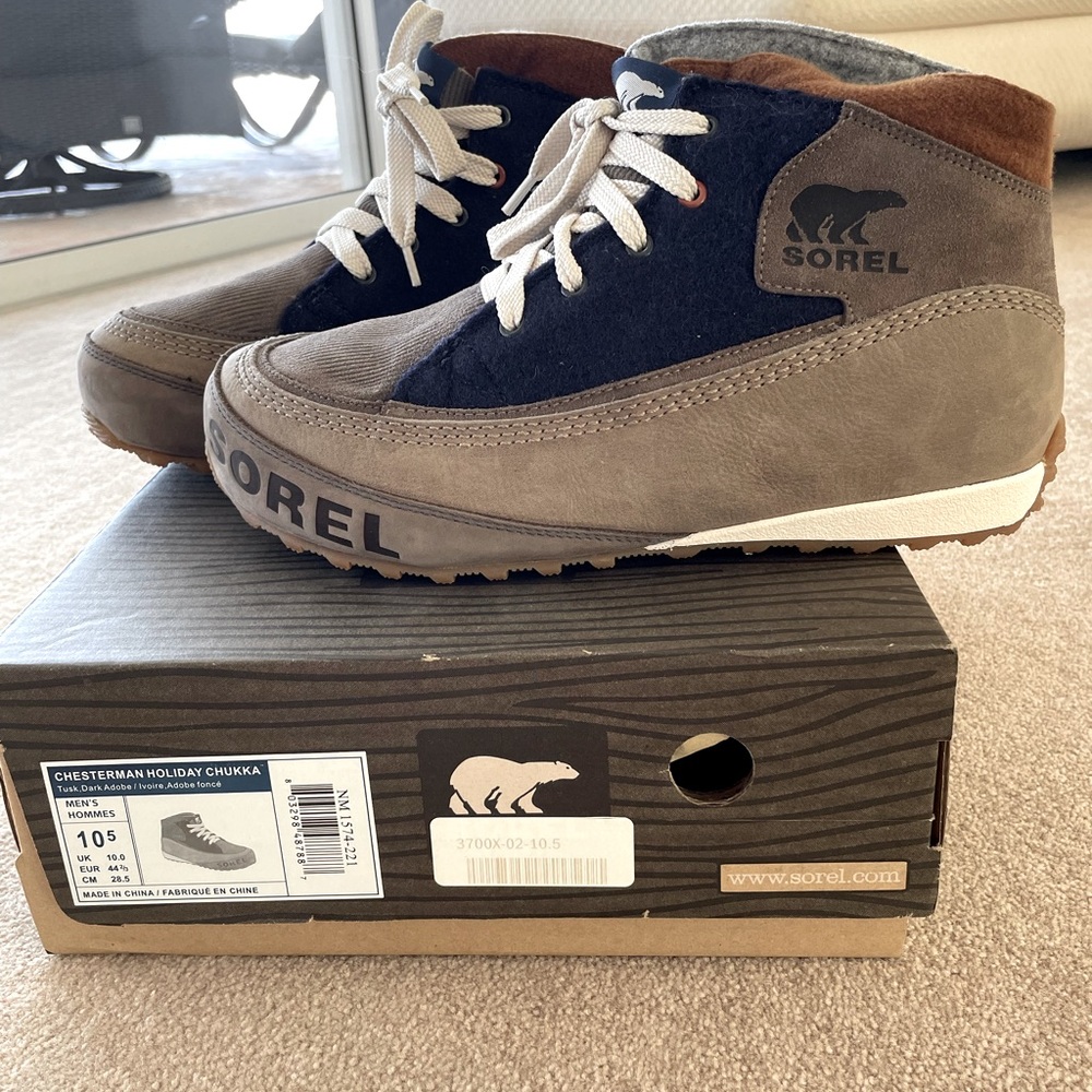 Men’s Sorel chukka boots.